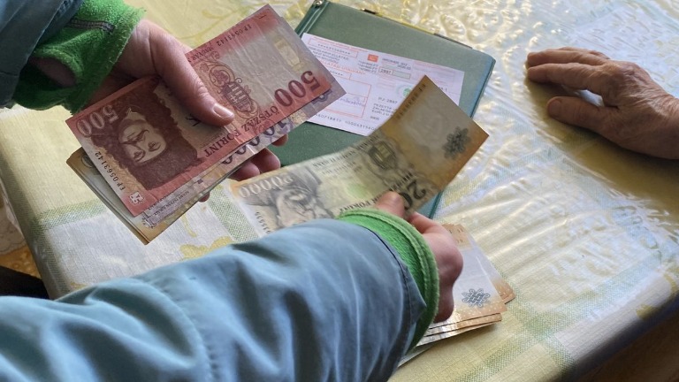 14. havi nyugdíj: nagy figyelmeztetés érkezett Brüsszelből