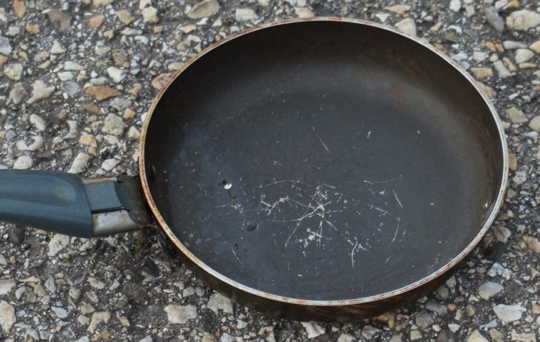 Mérgezést okozhat a serpenyőd, ha erre nem figyelsz!