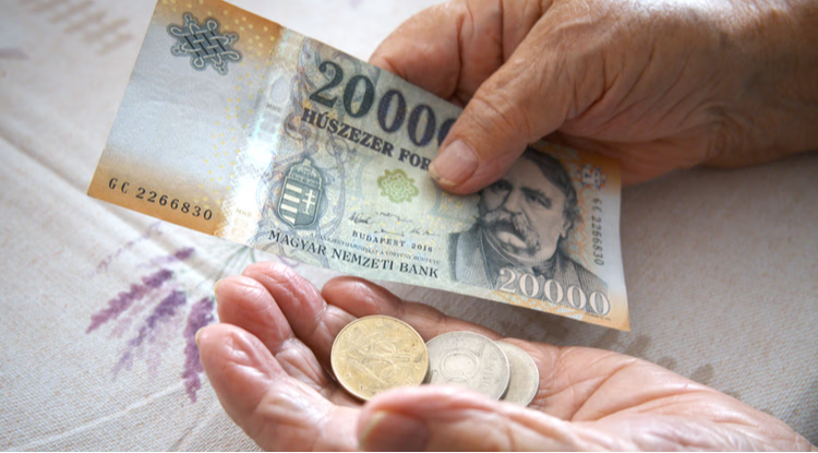 Csodás hír jött a nyugdíjasoknak a plusz pénzről