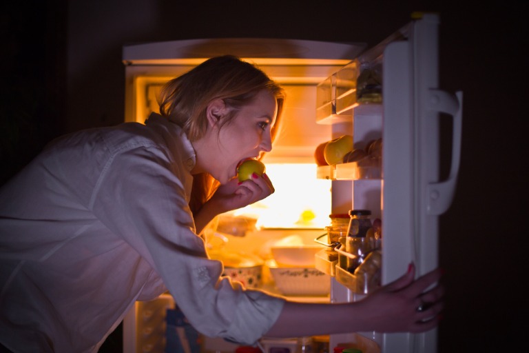 Ez a két étkezési hiba tartja rajtad a hasi zsírt, de a szakértő segít megszabadulni tőle