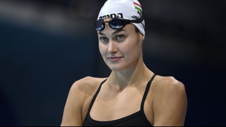 Bugyit és melltartót villantott Jakabos Zsuzsanna - Íme a képek