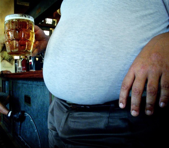 Amiről mindenki rosszul tud – Ez okozza valójában a sörhasat, nagyobb a baj, mint gondolnád