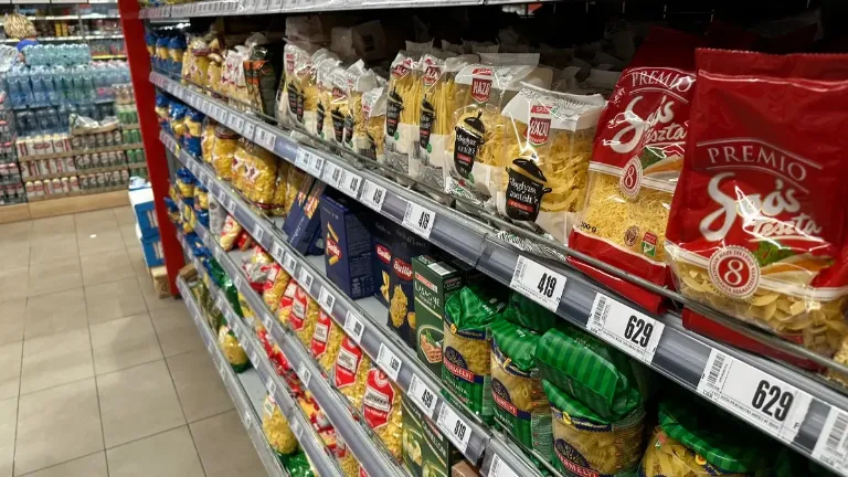 Durva áremelkedés jöhet a boltokban: ez mindenkinek fájni fog