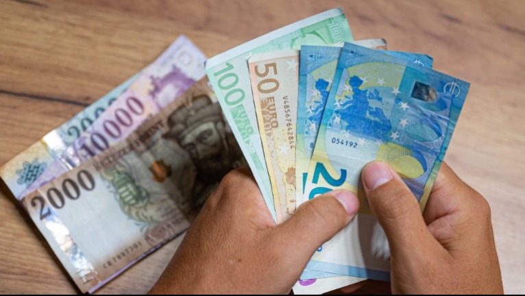 Döntött az új kormány! Itt a pontos dátum, ekkor vezetik be az eurót