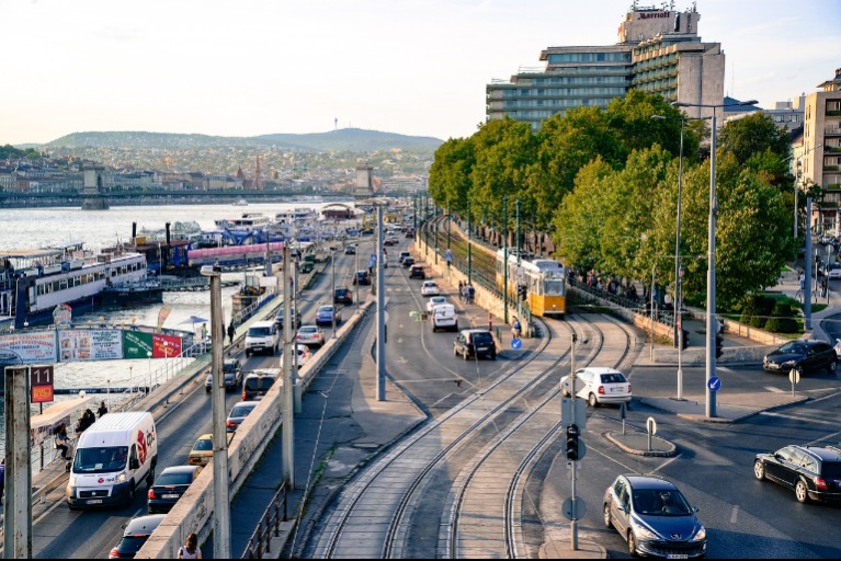 Brutálisan öreg autókkal járnak a magyarok