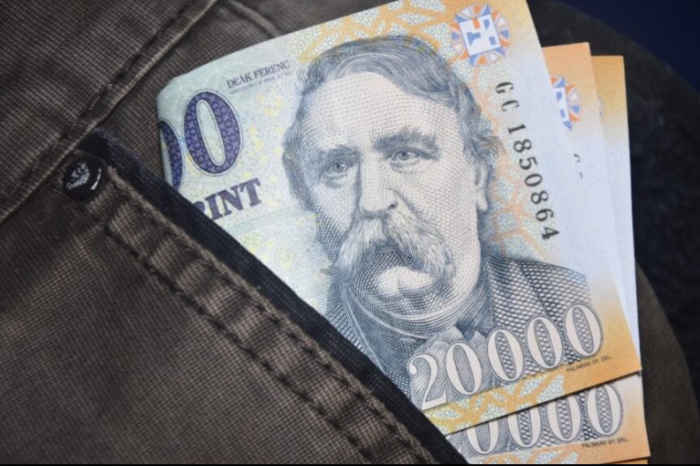 Most fordul meg minden: 3 csillagjegy pénzben úszhat májusban