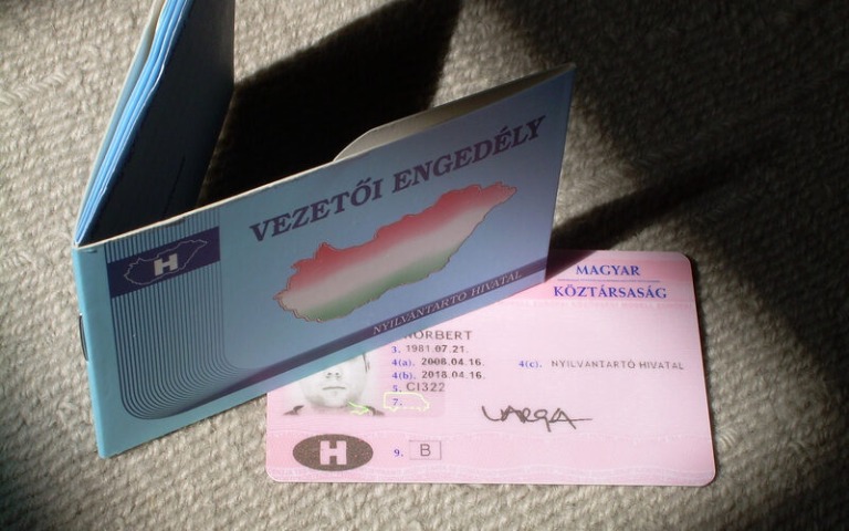 Jön az új európai jogosítvány-szabályozás, kedden szavaz az Európai Parlament