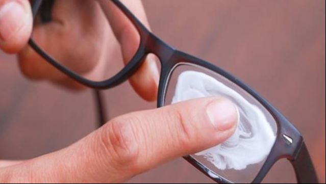 Ha karcos a szemüveged, nem kell sok pénzért újat venned.