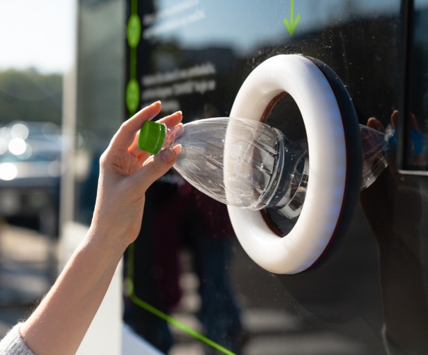 Újabb inzézkedést vezettek be a palackvisszaváltásnál