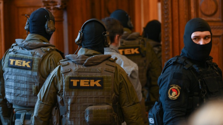 Magyar Péter lecseréli a TEK-et, itt a miniszterelnök fontos bejelentése